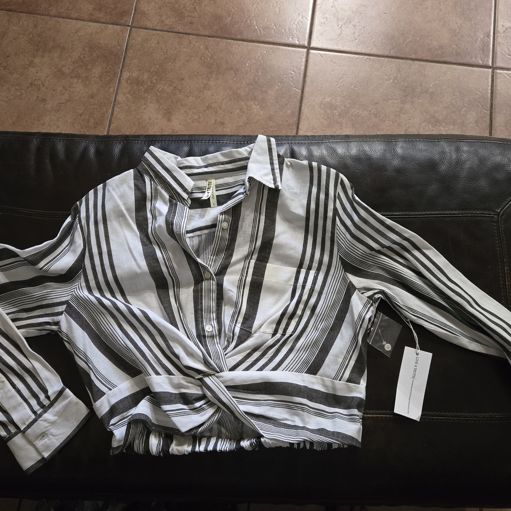Live 4 Truth Black and white long sleeve crop Button down top with twist detail.